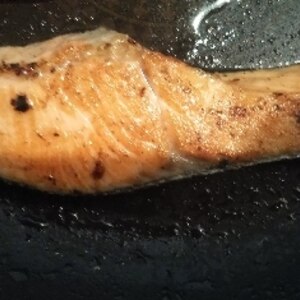 鮭のラー油照り焼き